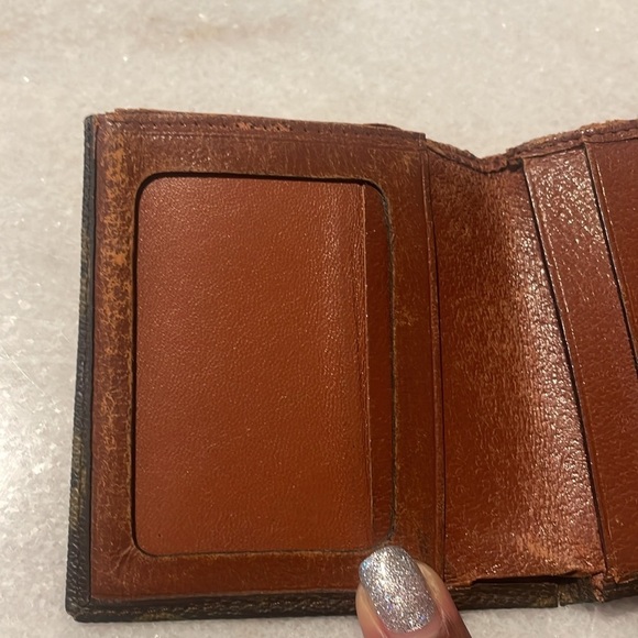 LV Monogram Wallet - Picture 5 of 12